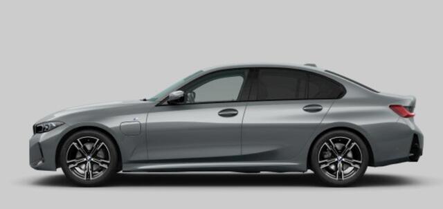 BMW 3-SERIE 330e xDrive M Sport - Active Cruise Control - Elektrisch verstelbare/verwarmde stoelen - Comfort Access - Sportstoelen - Parking Assistant Plus - BMW Live Cockpit Professional - Getinte ruiten