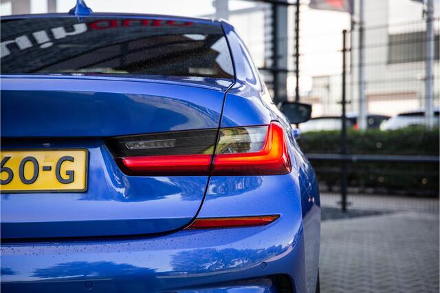 BMW 3-SERIE 320i Executive M-Sport Plus , Schuif/Kanteldak, HUD, Sfeerverlichting