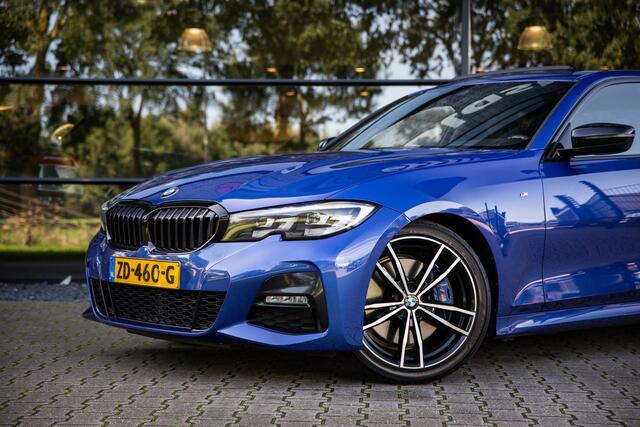 BMW 3-SERIE 320i Executive M-Sport Plus , Schuif/Kanteldak, HUD, Sfeerverlichting
