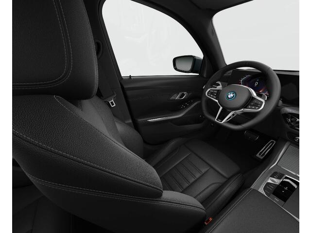 BMW 3-SERIE 330e xDrive M Sport - Active Cruise Control - Elektrisch verstelbare/verwarmde stoelen - Comfort Access - Sportstoelen - Parking Assistant Plus - BMW Live Cockpit Professional - Getinte ruiten