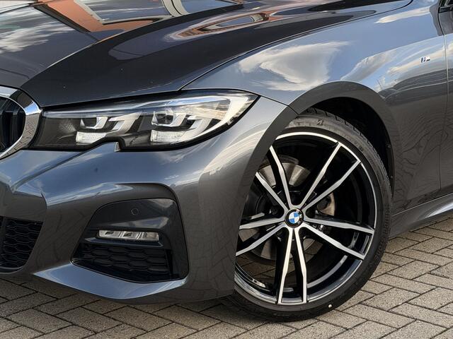 BMW 3-SERIE 320i M-Sport | Cruise | M Zetels | Apple Carplay | Navi | Sfeerverlichting |