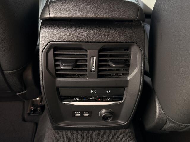 BMW 3-SERIE 320i M-Sport | Cruise | M Zetels | Apple Carplay | Navi | Sfeerverlichting |