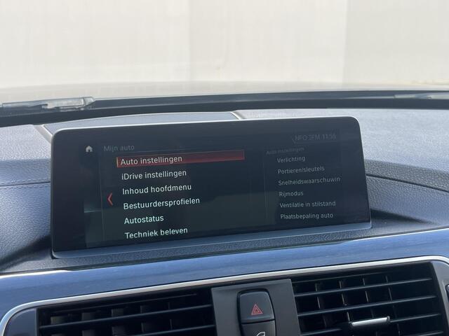BMW 3-SERIE 320i Luxury Edition / Dealer Onderhouden / Schuif-Kantel Dak / DAB / 19" Lichtmetalen Sport Velgen / Led Koplampen / Cruise Control / HiFi Audio / Parkeersensoren Voor&Achter / Full-Map Navigatie /
