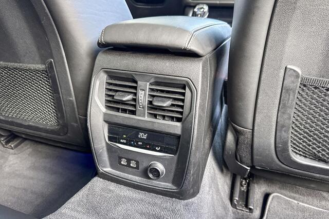 BMW 3-SERIE Touring M340i xDrive High Executive Individual / Adaptief M onderstel / Harman Kardon / Glazen Panoramadak / Elektrisch verstelbare stoelen / Laserlicht / Interieurvoorverwarming / Trekhaak Zwenkbaar / 19"Inch / Citrinschwarz ii Individual – foto 10