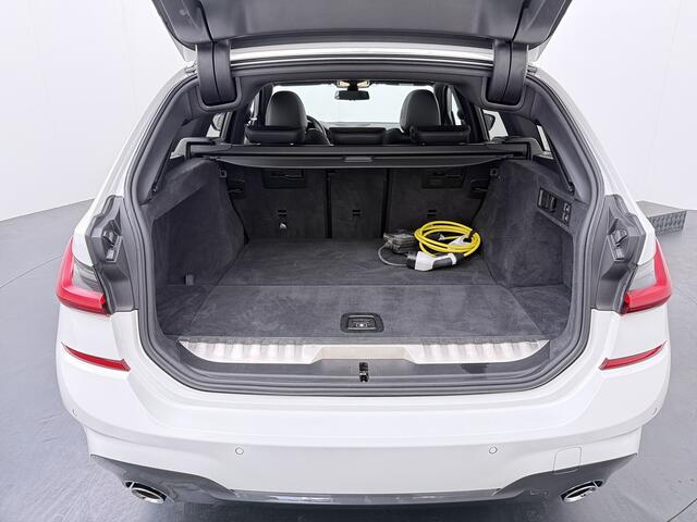 BMW 3-SERIE Touring 330e High Executive M-Sport Full Options I PANO I LED I Sportstoelen I Adapt Cruise I Head-Up I 18"LM