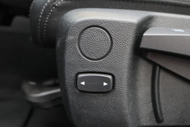 BMW 3-SERIE Touring 320e Leer, Panoramadak, ACC, Camera, Verwarmd Stuurwiel, LED, Apple Carplay, 19'' – foto 10