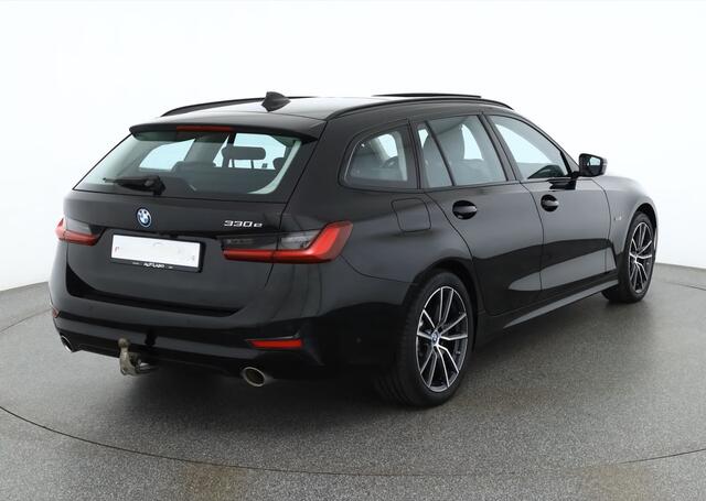 BMW 3-SERIE Touring 330e SPORTLINE ** LED, LEDER, PANO, TREKH, APPLE, ALARM, AMBIENTE, 18-inch LMV ** 1e EIG - Vol. BMW Onderh. ** ** INFORMEER OOK NAAR ONZE AANTREKKELIJKE FINANCIAL-LEASE TARIEVEN **