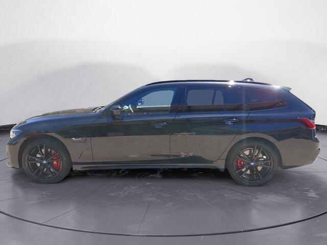 BMW 3-SERIE Touring 330e xDrive M-SPORT ** LED, LEDER, PANO, TREKH HuD, ALARM, 19-inch LMV ** 1e EIG - Vol. BMW Onderh. ** ** INFORMEER OOK NAAR ONZE AANTREKKELIJKE FINANCIAL-LEASE TARIEVEN **