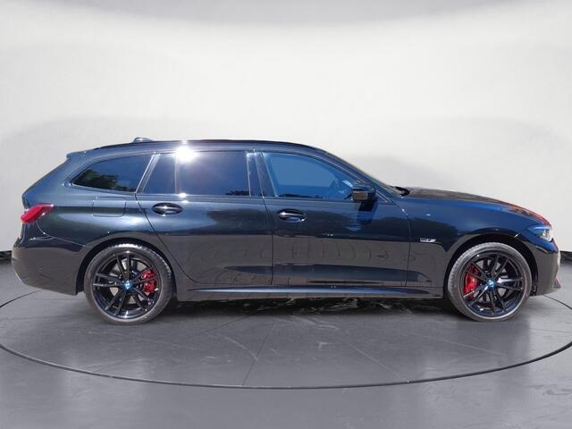 BMW 3-SERIE Touring 330e xDrive M-SPORT ** LED, LEDER, PANO, TREKH HuD, ALARM, 19-inch LMV ** 1e EIG - Vol. BMW Onderh. ** ** INFORMEER OOK NAAR ONZE AANTREKKELIJKE FINANCIAL-LEASE TARIEVEN **