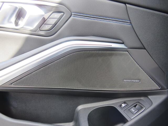 BMW 3-SERIE Touring 330e M-SPORT (LCI) ** LED, PANO, TREKH, H&K SOUND, HuD, 19-inch LMV ** UNFALLFREI - Vol. BMW Onderh. ** * INFORMEER OOK NAAR ONZE AANTREKKELIJKE FINANCIAL-LEASE TARIEVEN **