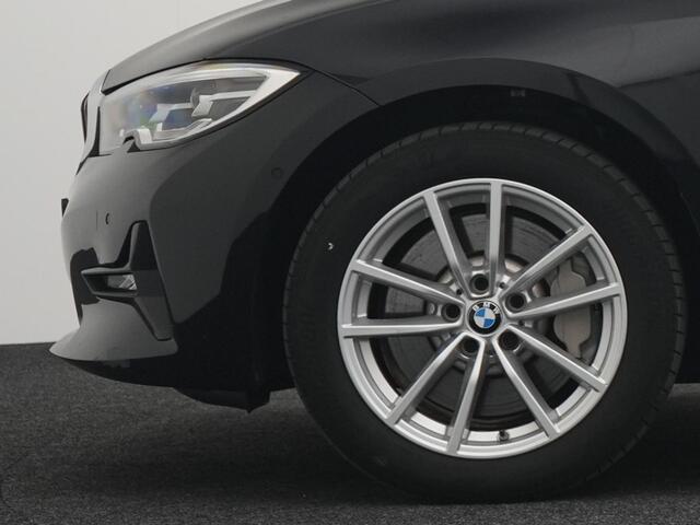 BMW 3-SERIE Touring 330e High Executive Adaptief Cruise | Lederen bekleding | 360 Camera | Stoel & Stuurverwarming | El. Achterklep |