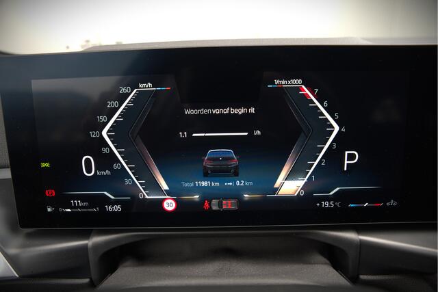 BMW 3-SERIE Touring 330i xDrive High Excecutive M Sport | M Performance | Stoelverwarming | Camera | Navigatie | Parkeersensoren | Apple Carplay | Keyless | HIFI | Adaptive Cruise Control | DAB | LED | BTW | Fabrieksgarantie