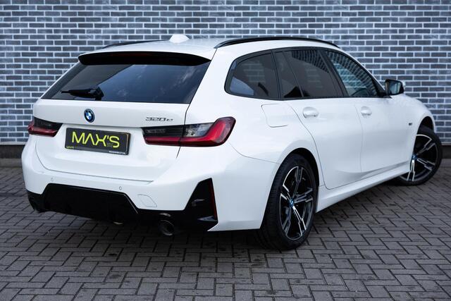 BMW 3-SERIE Touring 320e | M-Sport | Panoramadak | Trekhaak | Sportstoelen | Parkeersensoren | Lichtmetalen Velgen 18 inch | Stoelverwarming | Cruise Control Adaptief | Dodehoekdetectie | Live Cockpit Plus | Connected Professional | Plug-in Hybrid (PHEV)