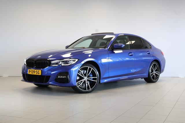 BMW 3-SERIE 330e M Sport Portimao Blau Schuifdak Laserlight Head-Up Harman Kardon Adaptief M-onderstel 19 791M Memory Com