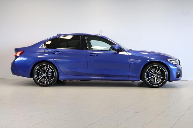 BMW 3-SERIE 330e M Sport Portimao Blau Schuifdak Laserlight Head-Up Harman Kardon Adaptief M-onderstel 19 791M Memory Com
