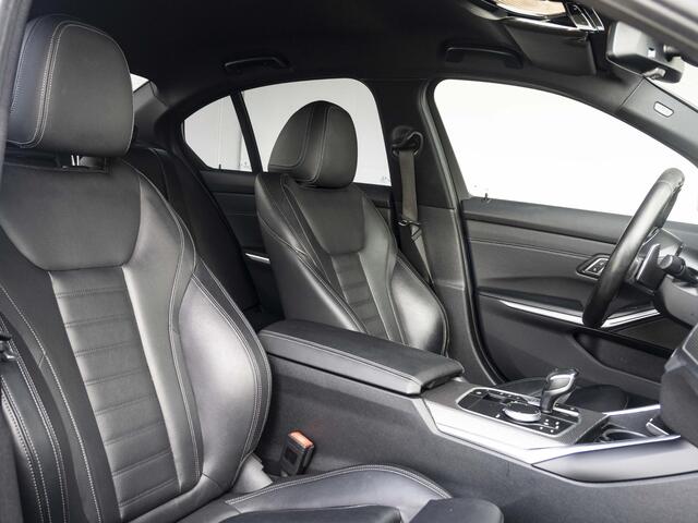 BMW 3-SERIE Sedan 330e SoH 89% | High Executive | M Sport | Stoelverwarming | Harman Kardon | LED | Cruise Control | 19'' |