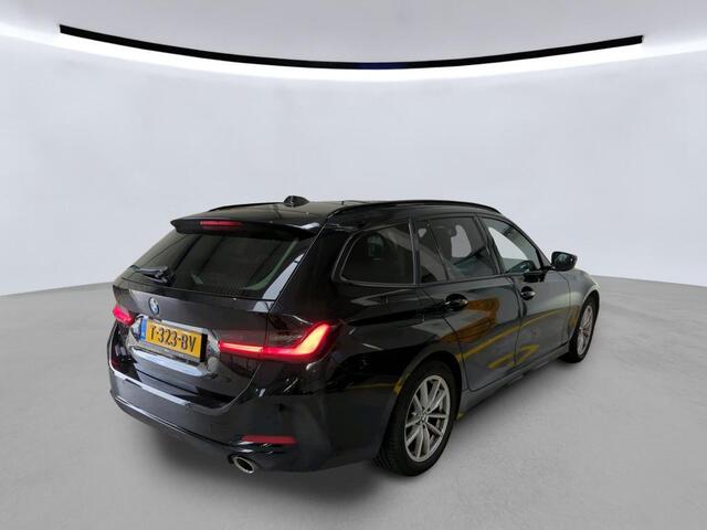 BMW 3-SERIE Touring 318i NL-AUTO | PANODAK | PDC | Curved Display – foto 2
