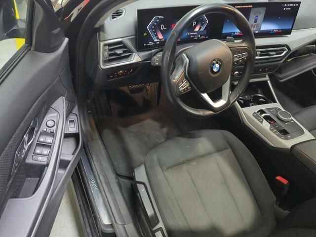 BMW 3-SERIE Touring 318i NL-AUTO | PANODAK | PDC | Curved Display – foto 4