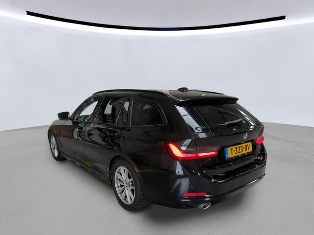 BMW 3-SERIE Touring 318i NL-AUTO | PANODAK | PDC | Curved Display – foto 6
