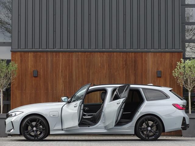 BMW 3-SERIE Touring 330e 292PK X-Drive M-Sport / Brooklyn / 2022 / pano / LED