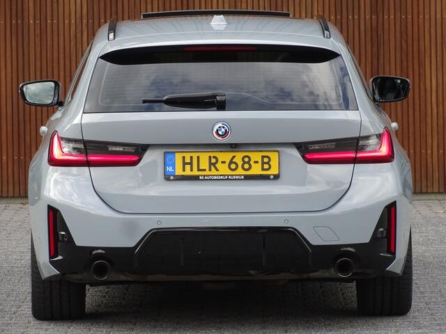 BMW 3-SERIE Touring 330e 292PK X-Drive M-Sport / Brooklyn / 2022 / pano / LED
