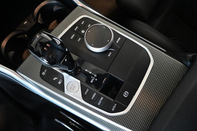 BMW 3-SERIE 330e M Sport High Executive Clima Cruise Virtual Cockpit Camera Navigatie Stoelverwarming Inruil Mogelijk!