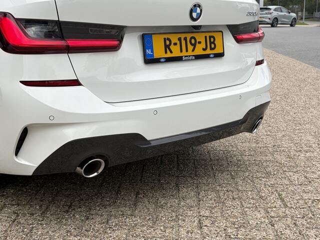 BMW 3-SERIE Touring 330e High Executive M-Sport Full Options | PANO I LED I Sportstoelen I Adapt Cruise I Head-Up I 18"LM |