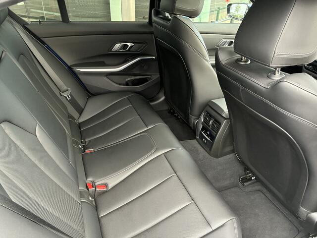 BMW 3-SERIE 330e M Sport Automaat / Trekhaak / Schuif-kanteldak / Sportstoelen / Comfort Access / Achteruitrijcamera / Cruise Control
