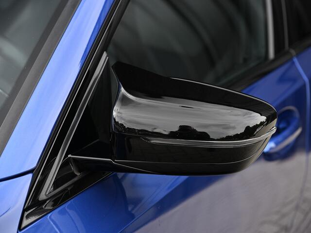 BMW 3-SERIE 318i High Executive M-Sport | M-Performance | Stoelverwarming | Ambiance Interieur | PDC V+A | Cruise Control |