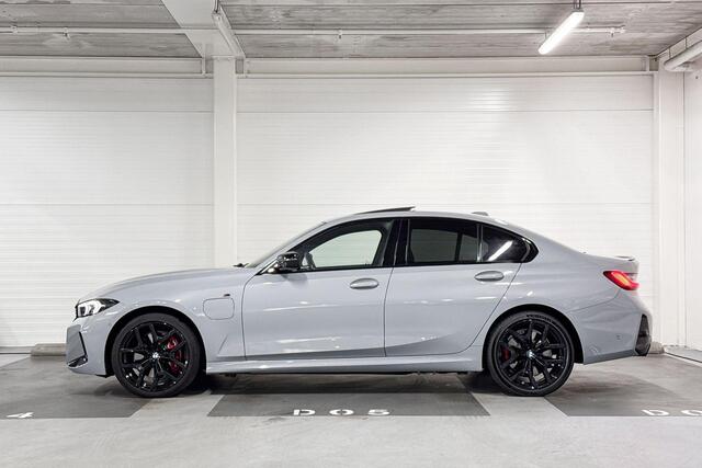 BMW 3-SERIE Sedan 330e | M-Sport Pro | Schuif-/kantel dak | Comfort Access | Harman/Kardon | Stoelverwarming