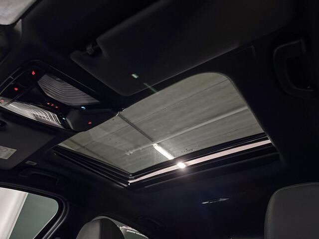 BMW 3-SERIE Sedan 330e | M-Sport Pro | Schuif-/kantel dak | Comfort Access | Harman/Kardon | Stoelverwarming