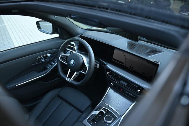 BMW 3-SERIE Touring 330e M Sport Automaat / Trekhaak / Panoramadak / Sportstoelen / Comfort Access / Achteruitrijcamera / Stoelverwarming