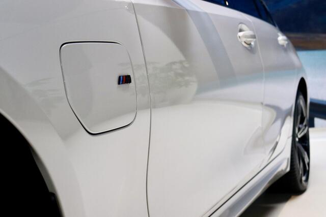 BMW 3-SERIE 320e M Sport|Leder|Ambient|NL