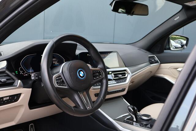BMW 3-SERIE Touring 320e M-Sport Business Edition Plus | 96% soh! | 50 Jahre | Trekhaak | Stoelverwarming | Camera | Leer | DAB+