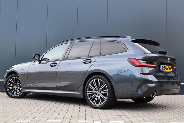BMW 3-SERIE Touring 320e M-Sport Business Edition Plus | 96% soh! | 50 Jahre | Trekhaak | Stoelverwarming | Camera | Leer | DAB+