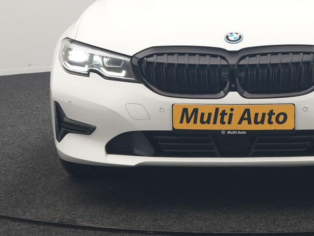 BMW 3-SERIE Touring 330e Sportline PHEV 293pk | Trekhaak Af Fabriek | Adaptive Cruise | Head Up | 360 Camera | Lederen Sportstoelen Verwarmd | BLIS | Apple Carplay | Navigatie | DAB | Plug In Hybrid |
