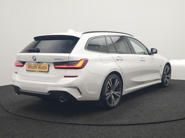BMW 3-SERIE Touring 330e M Sport PHEV 293pk Dealer O.H. | Panodak | Laser LED | Head Up | Adaptief Onderstel | Camera | Lederen Sportstoelen & Stuur Verwarmd | Sfeerverlichting | Keyless | BLIS | Apple Carplay | Virtual | Navigatie | DAB | Plug In Hybrid |