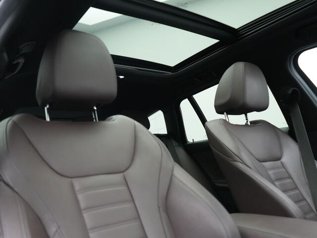 BMW 3-SERIE Touring 330e M Sport PHEV 293pk Dealer O.H. | Panodak | Laser LED | Head Up | Adaptief Onderstel | Camera | Lederen Sportstoelen & Stuur Verwarmd | Sfeerverlichting | Keyless | BLIS | Apple Carplay | Virtual | Navigatie | DAB | Plug In Hybrid |