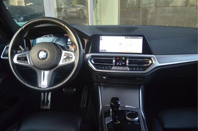 BMW 3-SERIE 320i M Sport Automaat / Sportstoelen / Comfort Access / Harman Kardon / Stoelverwarming / Live Cockpit Professional
