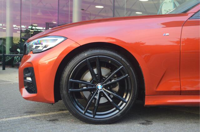 BMW 3-SERIE 320i M Sport Automaat / Sportstoelen / Comfort Access / Harman Kardon / Stoelverwarming / Live Cockpit Professional