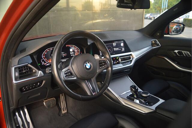 BMW 3-SERIE 320i M Sport Automaat / Sportstoelen / Comfort Access / Harman Kardon / Stoelverwarming / Live Cockpit Professional