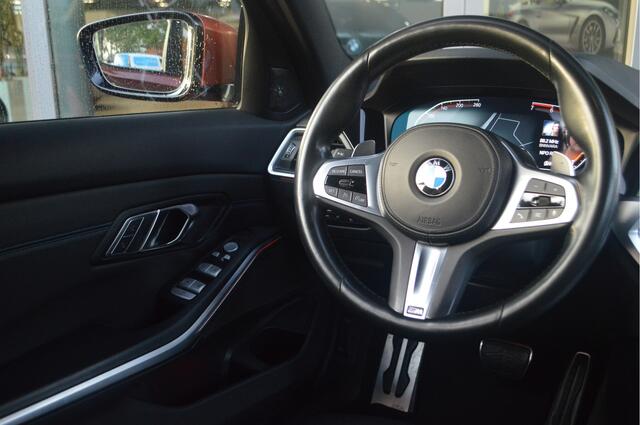 BMW 3-SERIE 320i M Sport Automaat / Sportstoelen / Comfort Access / Harman Kardon / Stoelverwarming / Live Cockpit Professional