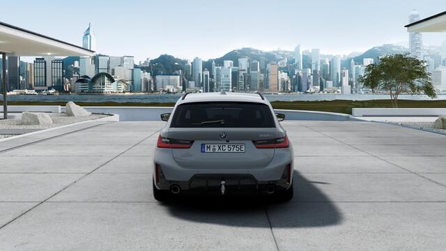BMW 3-SERIE Touring 330e M Sport Automaat / Panoramadak / Trekhaak / Sportstoelen / Active Cruise Control / Adaptieve LED / Parking Assistant Plus / Stuurverwarming