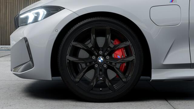 BMW 3-SERIE Touring 330e M Sport Automaat / Panoramadak / Trekhaak / Sportstoelen / Active Cruise Control / Adaptieve LED / Parking Assistant Plus / Stuurverwarming