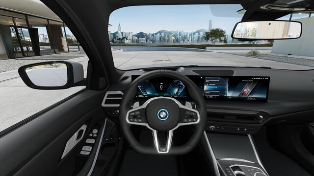 BMW 3-SERIE Touring 330e M Sport Automaat / Panoramadak / Trekhaak / Sportstoelen / Active Cruise Control / Adaptieve LED / Parking Assistant Plus / Stuurverwarming