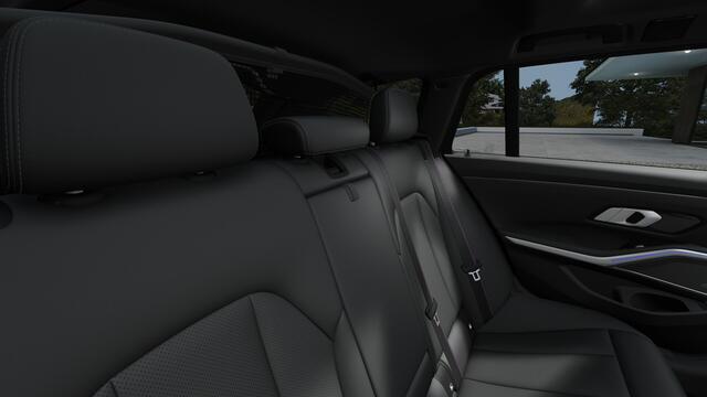 BMW 3-SERIE Touring 330e M Sport Automaat / Panoramadak / Trekhaak / Sportstoelen / Active Cruise Control / Adaptieve LED / Parking Assistant Plus / Stuurverwarming