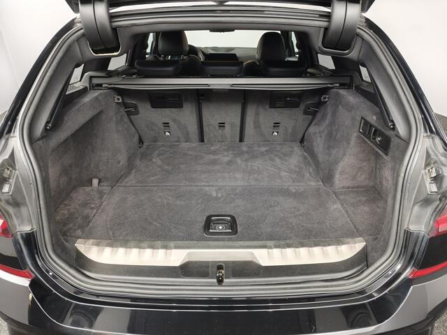 BMW 3-SERIE Touring 330e Business Edition Plus | ZWARTE HEMEL | WEGKLAPBARE TREKHAAK | NAVI PROF | SPORTSEATS