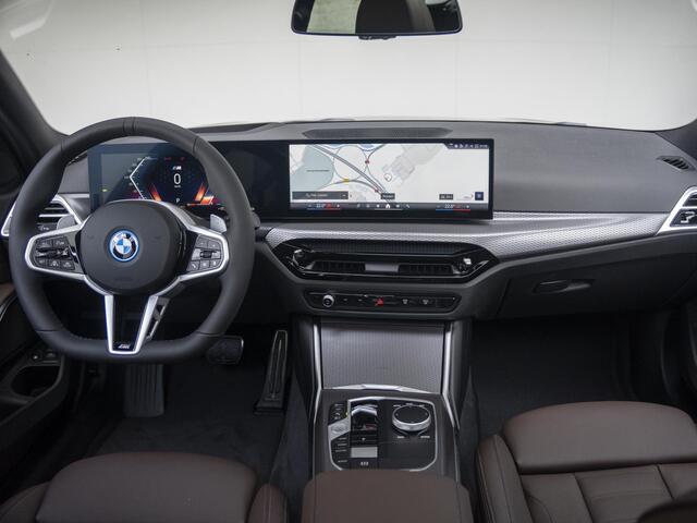 BMW 3-SERIE 330e Touring | M Sportpakket Pro | Driving Assistant Professional | Panoramadak | HIFI | 18 inch | Trekhaak