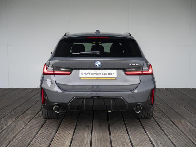 BMW 3-SERIE 330e Touring | M Sportpakket Pro | Driving Assistant Professional | Panoramadak | HIFI | 18 inch | Trekhaak