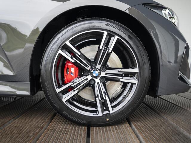 BMW 3-SERIE 330e Touring | M Sportpakket Pro | Driving Assistant Professional | Panoramadak | HIFI | 18 inch | Trekhaak